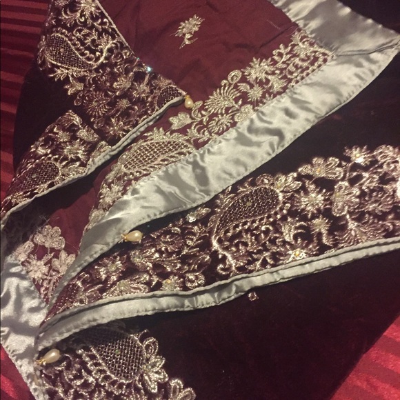 taj desifgner Dresses & Skirts - Pakistani women embroidered velvet shawl